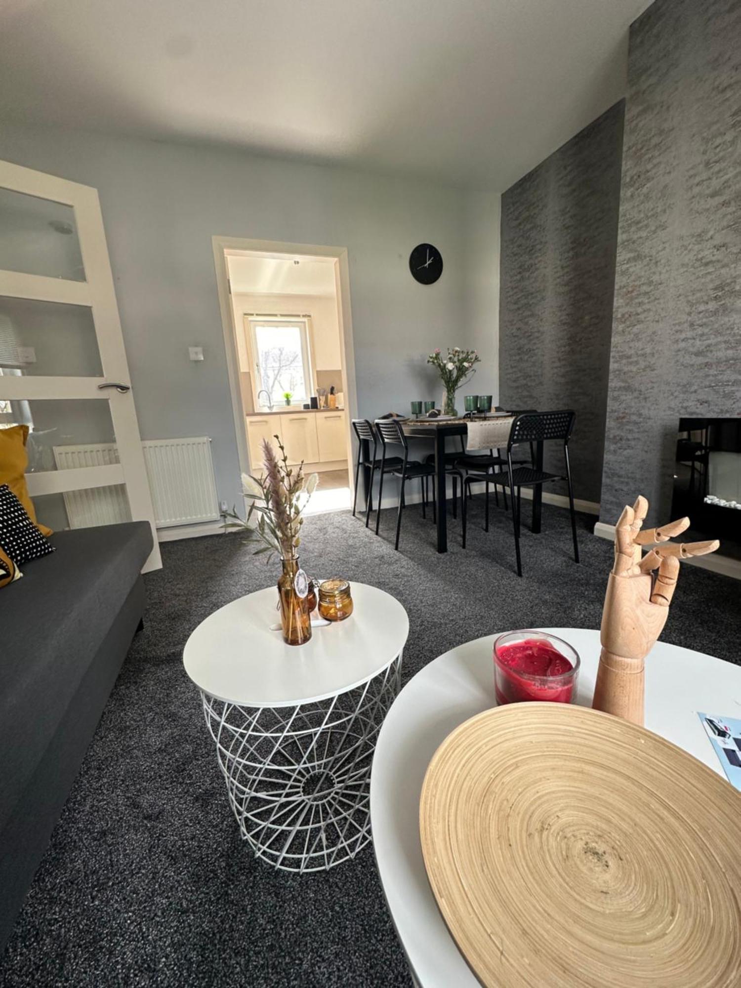 Glasgow Modern Style Home , Separate Entrance Extérieur photo
