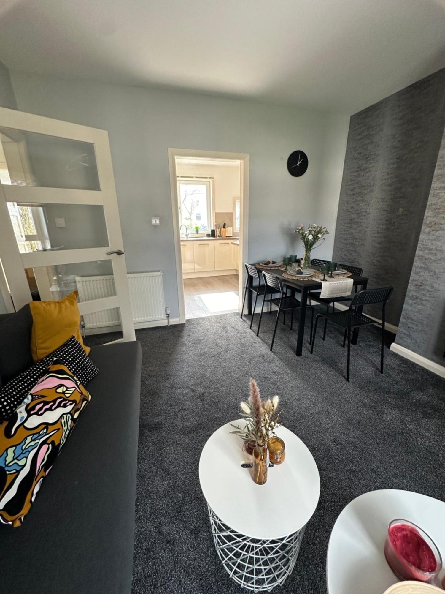 Glasgow Modern Style Home , Separate Entrance Extérieur photo