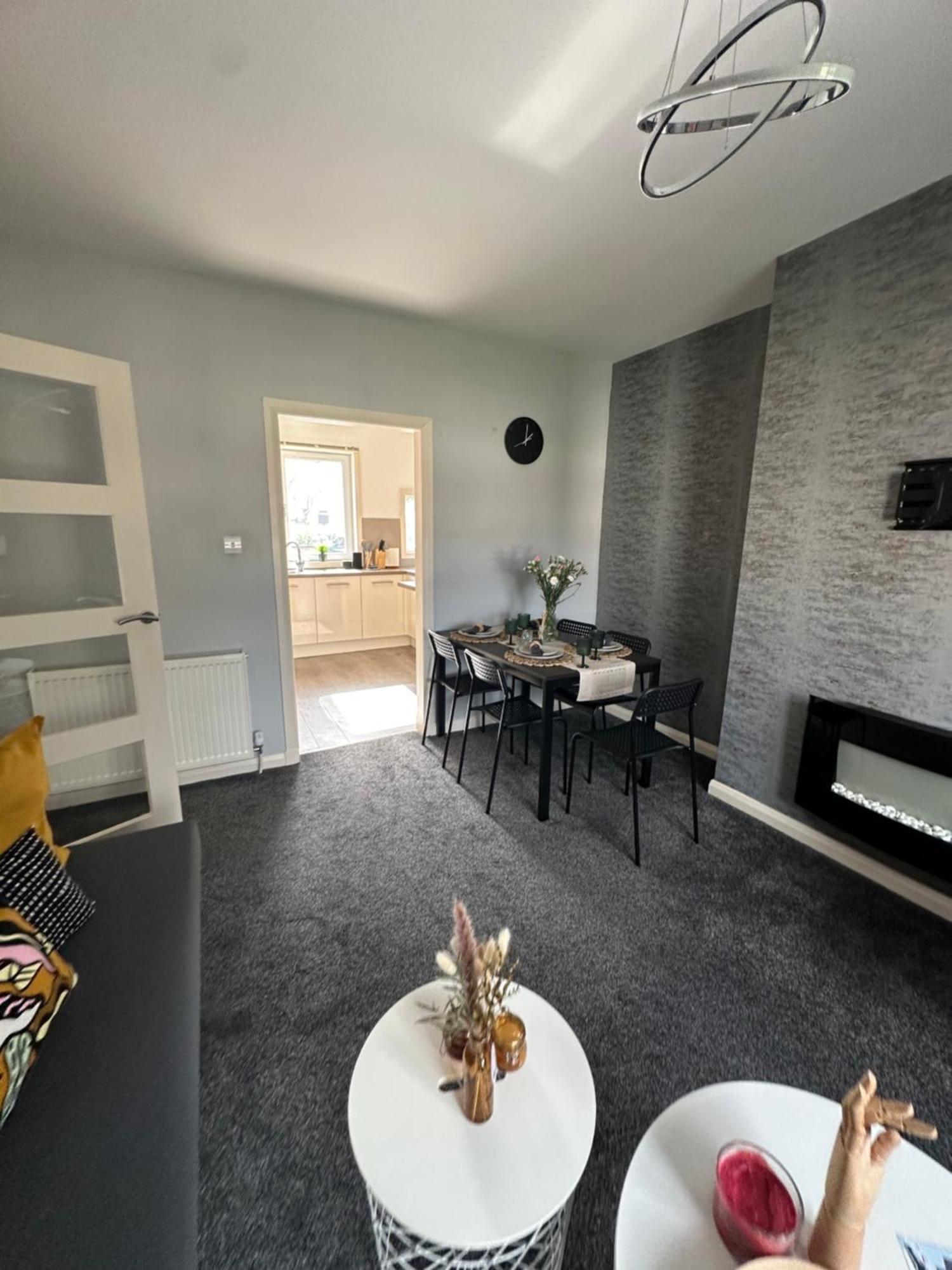 Glasgow Modern Style Home , Separate Entrance Extérieur photo